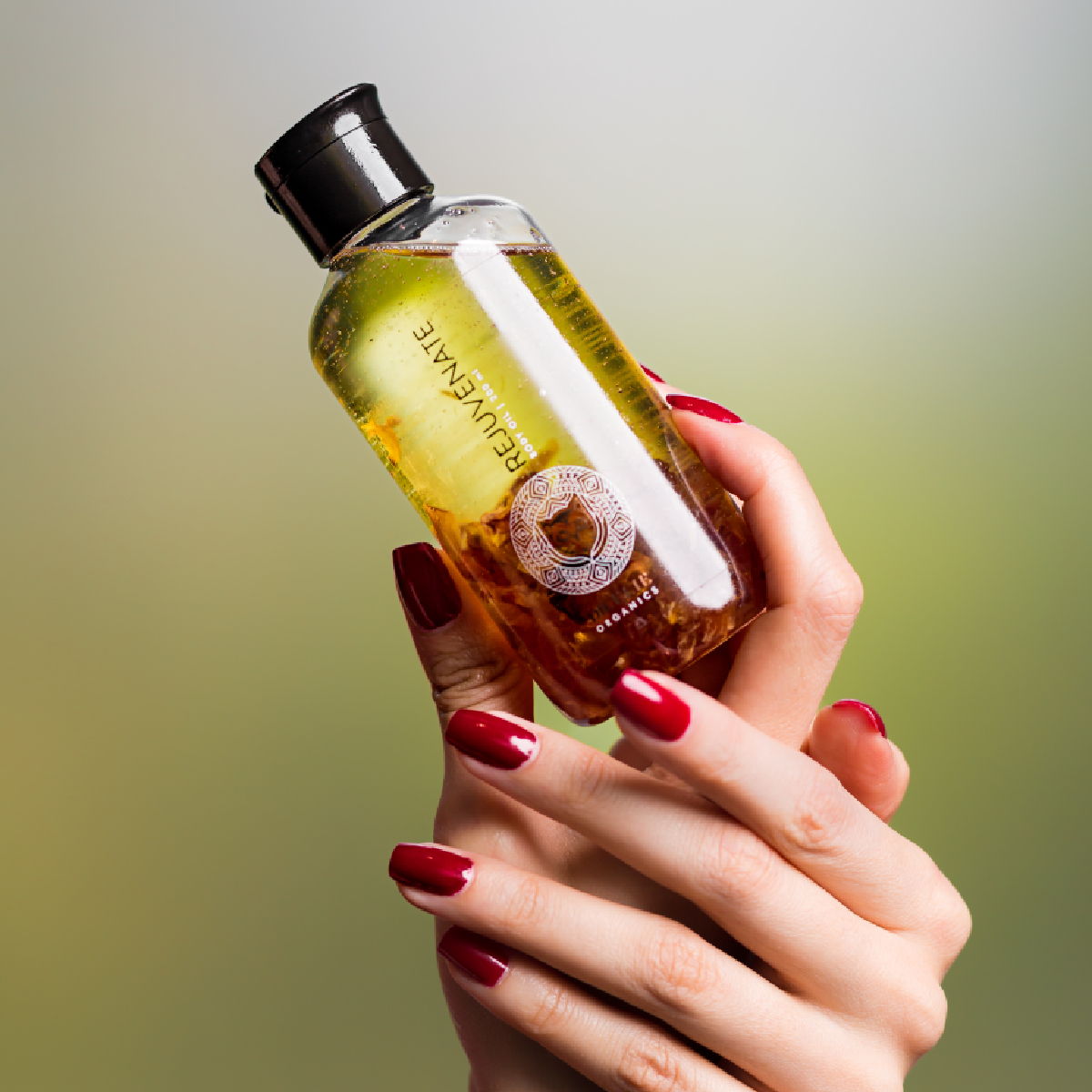 Natural Body Oil for Dry Skin - Moisturize & Rejuvenate!